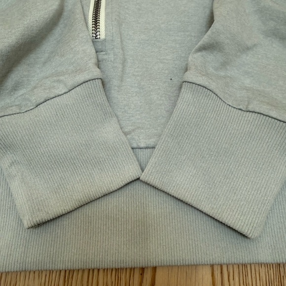 Vuori Light Gray Half-Zip qtr Pullover hooded small - Picture 9 of 10